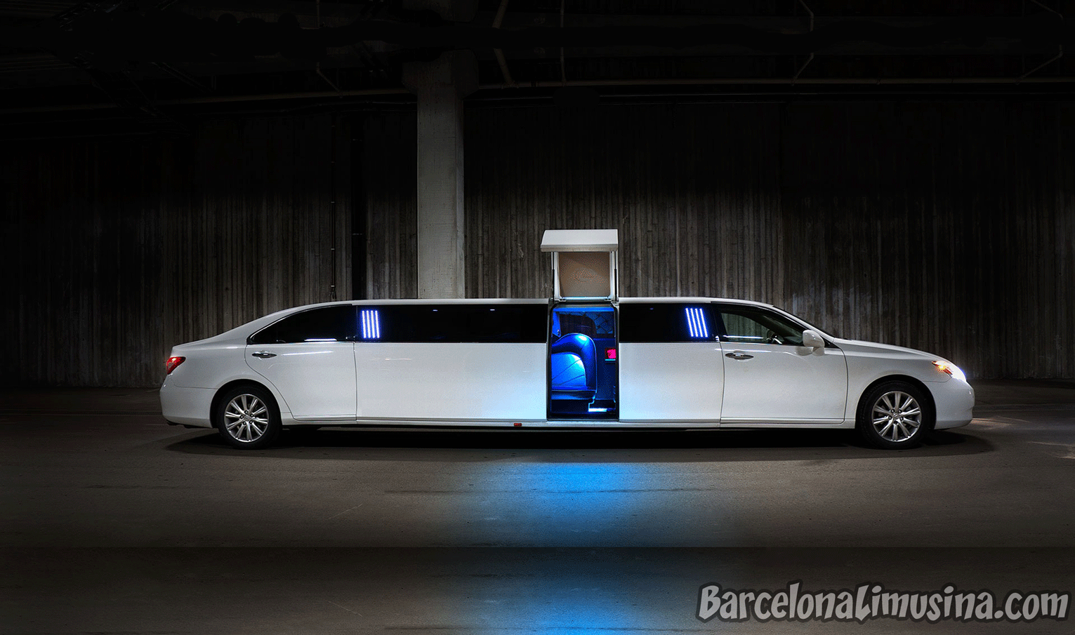 w Barcelona Sitges Traditional Stretch Limousine